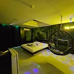 Motel Kamasutra